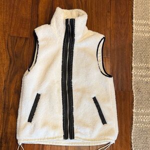 Abercrombie & Fitch Fleece Vest in White and Black faux leather